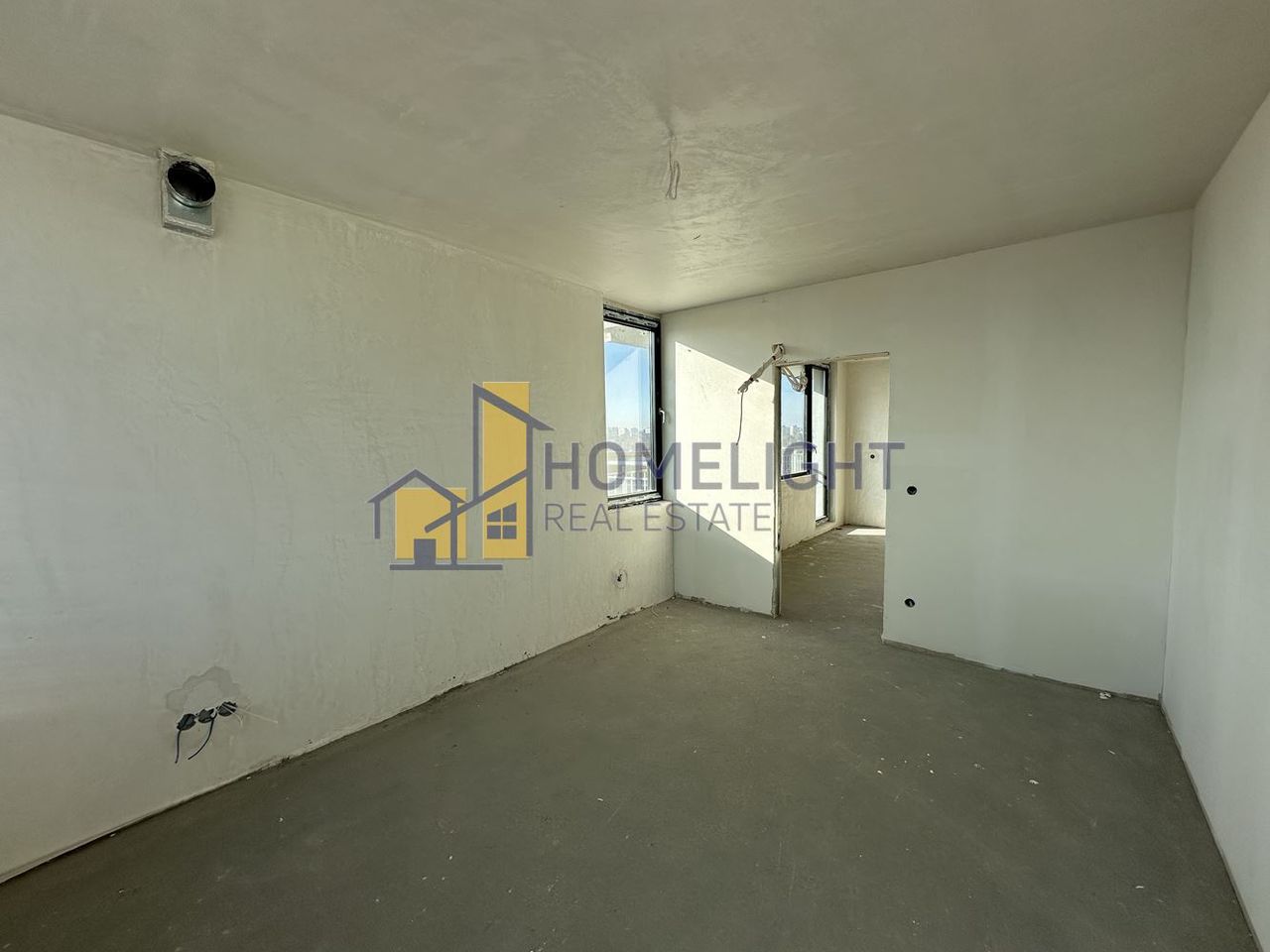 Продава се Тристаен апартамент в София, Дружба 1 - 118 кв.м за 1351 €/кв.м - Снимка #2