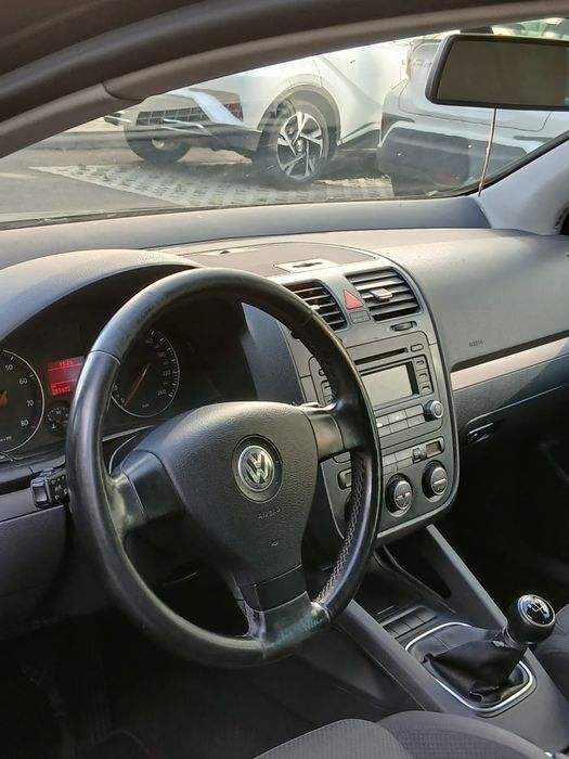 Volkswagen Golf 5 1.6 MPI detinut de un singur proprietar carte servic