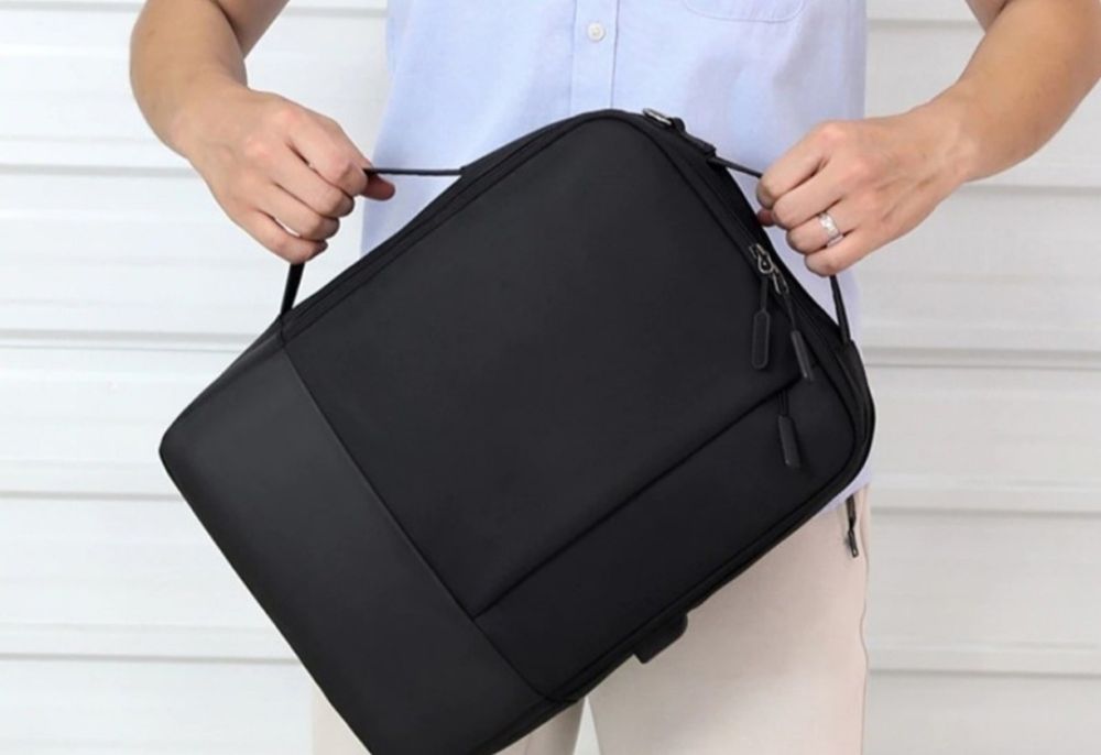 Vând rucsac unisex