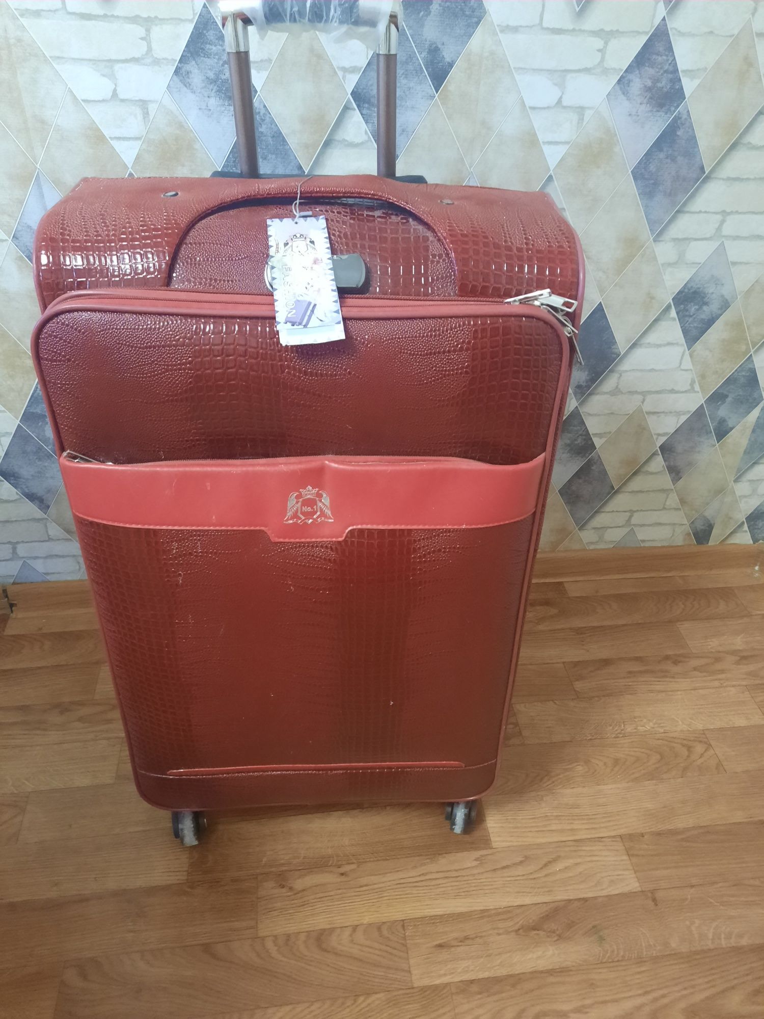 Продам Чемодан новый