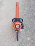 Stihl HS 45 бензинова моторна ножица за жив плет.