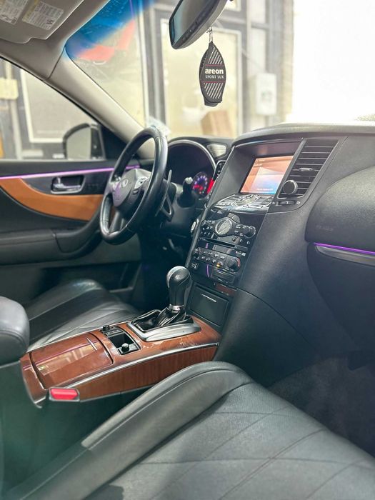 Lumini ambientale LED dedicate INFINITI