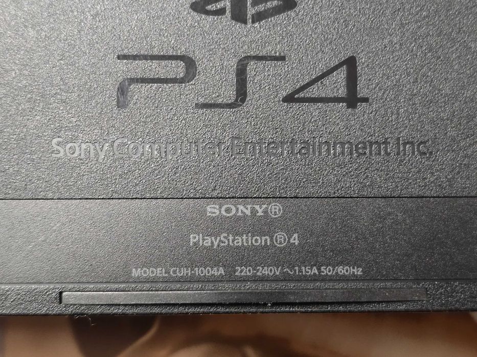 Consola Sony PlayStation 4 Model CUH-1004A + controller