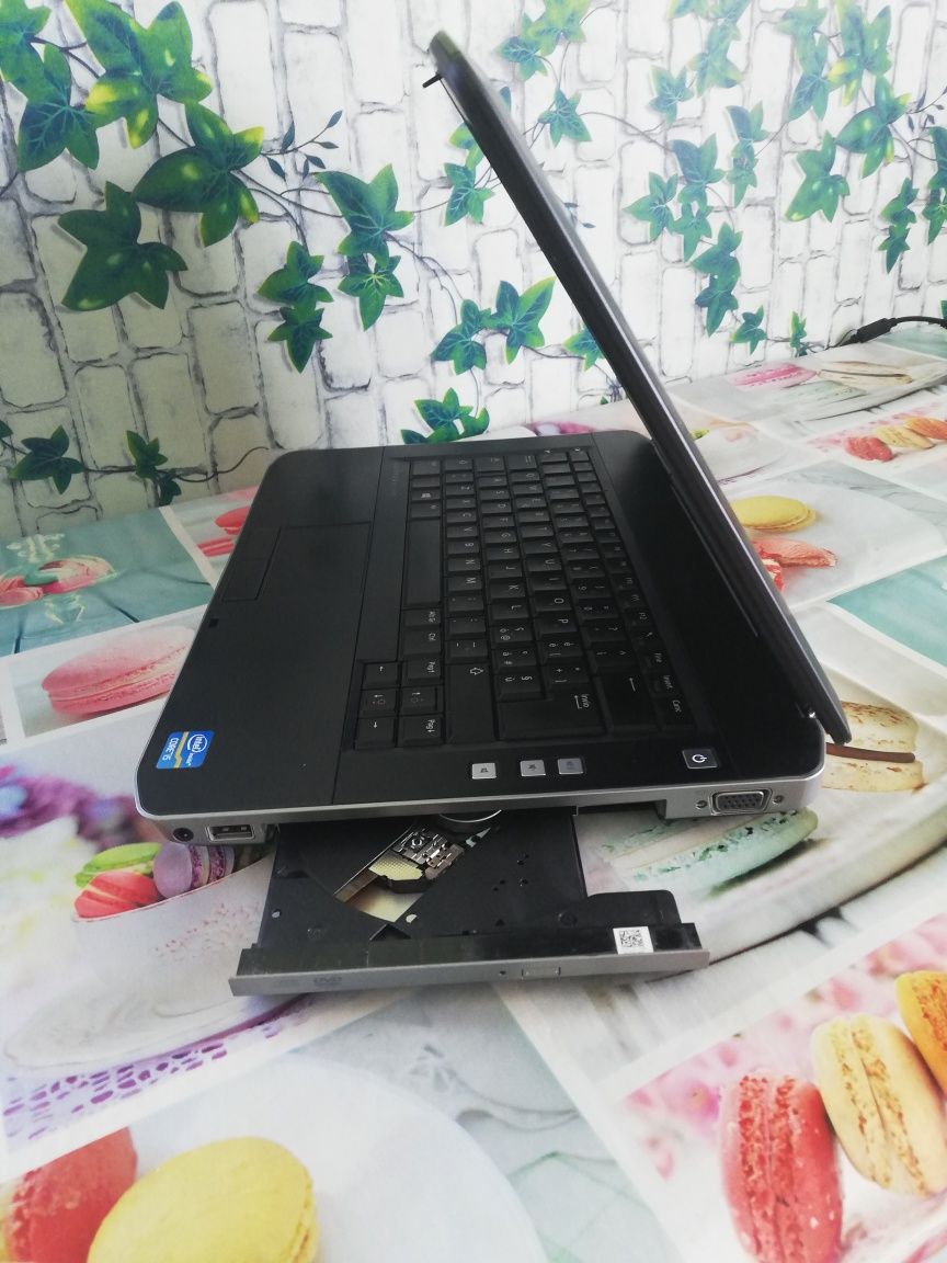 Super Preț! Laptop i5 impecabil Nou! La 350 lei cu încărcător!