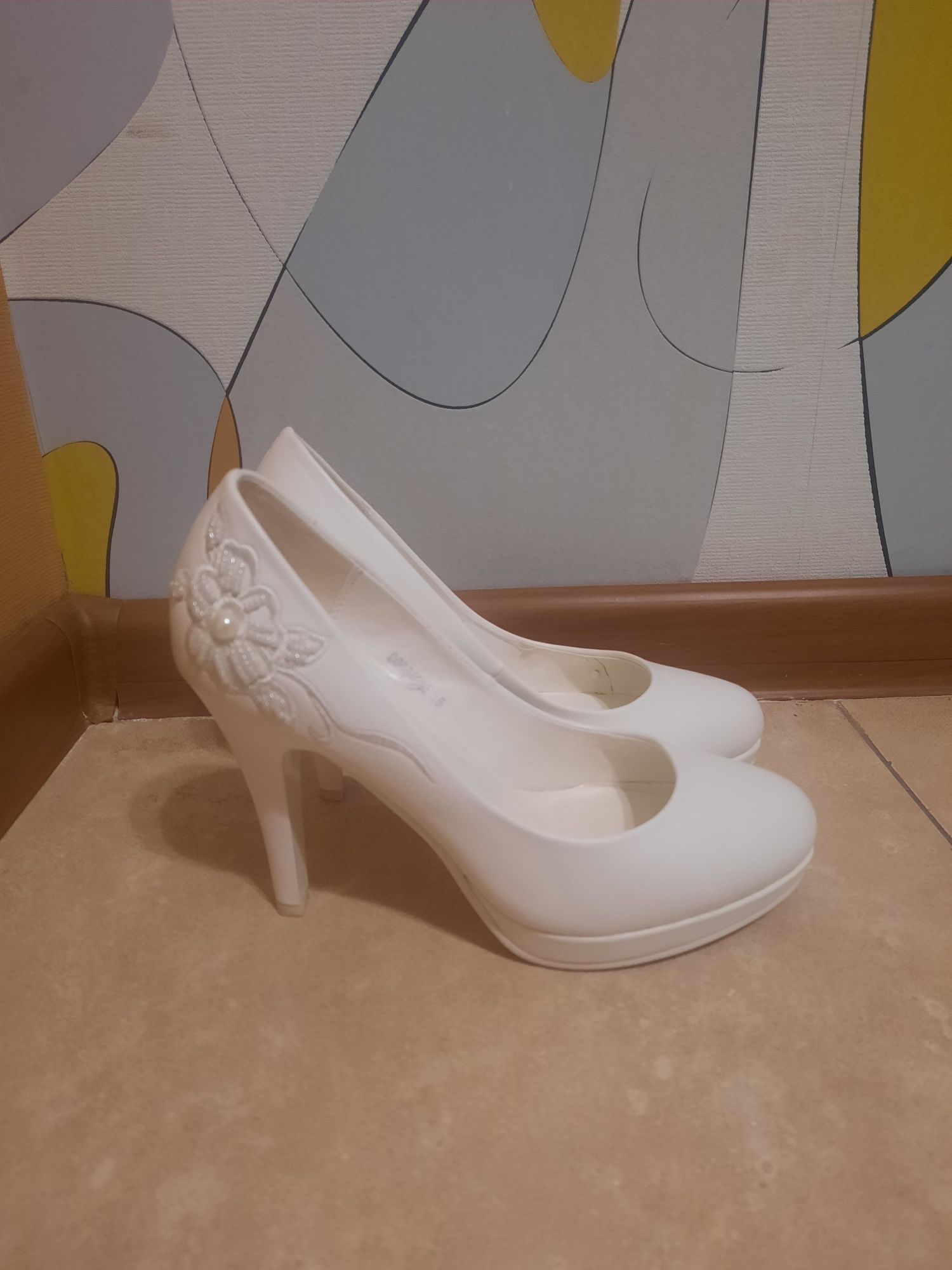 Туфли белые свадебные 35 размер
