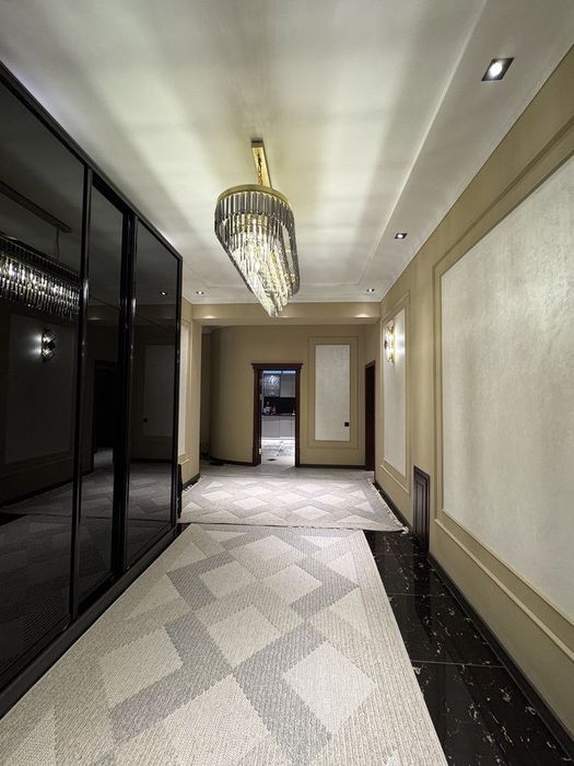 Yakkasaroy Lyuks 4 xona 200M2