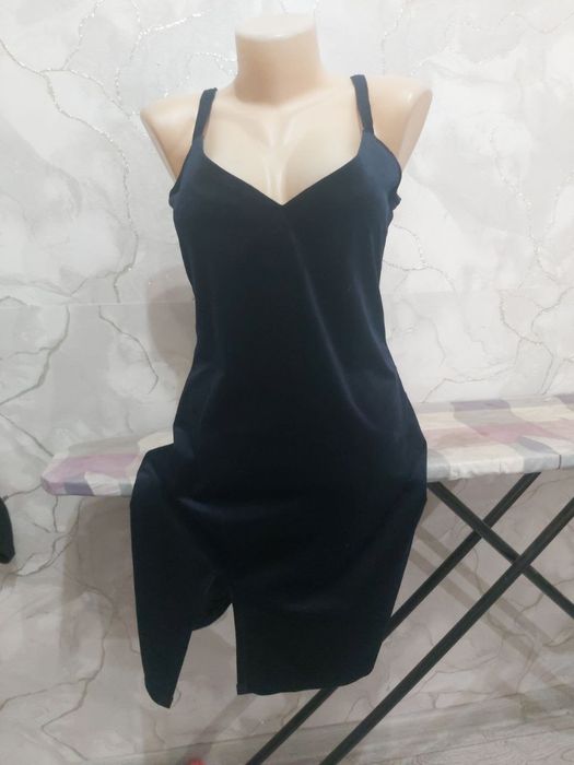 Платья разные женские