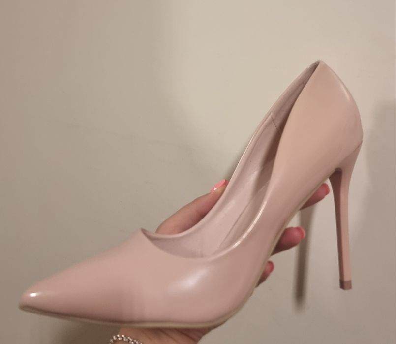 Бежово/розови лачени тънки токчета 41 номер