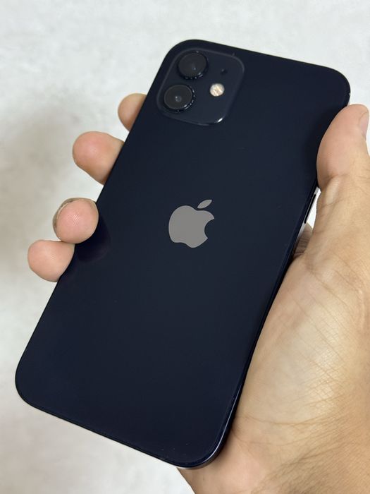 Продам iPhone 12
