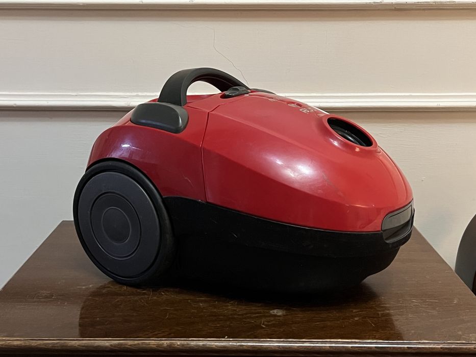 Пылесос Artel VCB0316RED