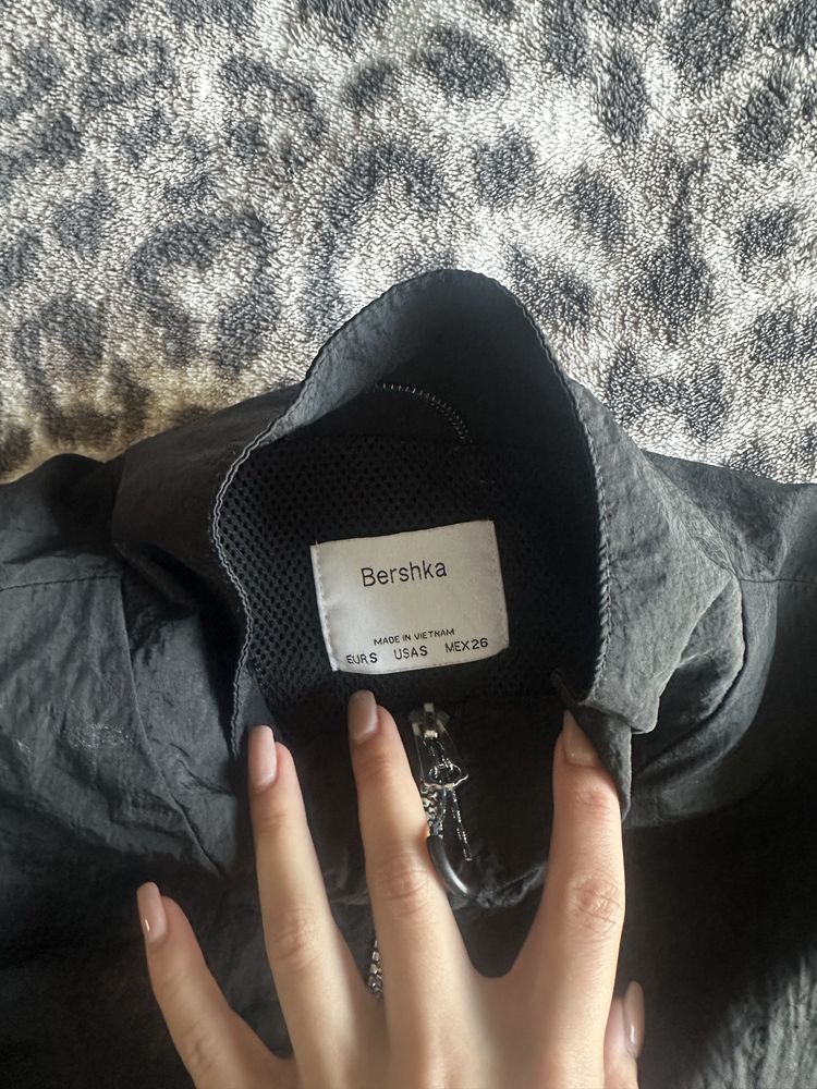 Bershka яке S размер