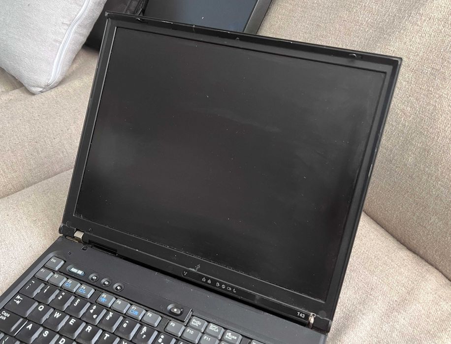 Laptop retro IBM ThinkPad T43 Type 1871 pentru colectionari si piese