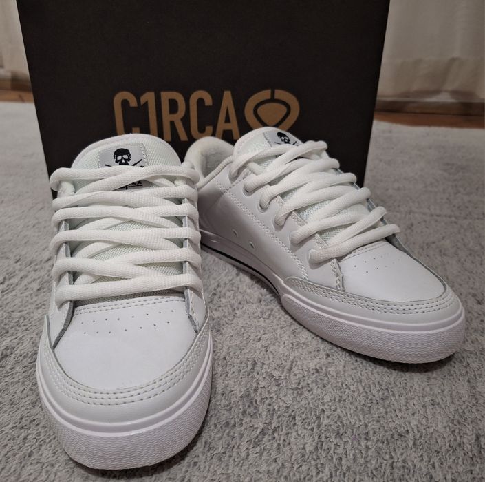 Бели кецове Circa