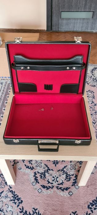 Кожено куфарче със заключване от соца