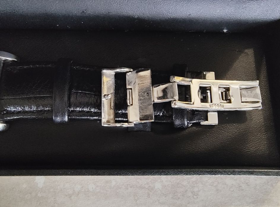 Часовник Enporio Armani