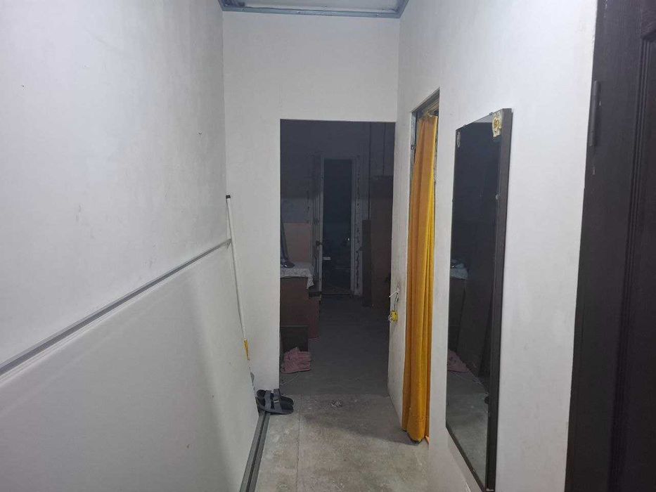 Сергели 1 2/1/5 квартира чистая,в стадии ремонта, рядом метро Чинор