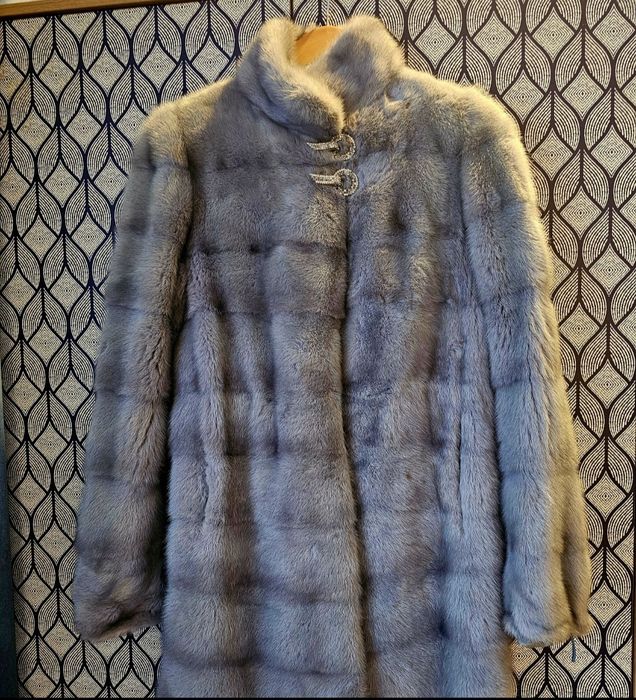 Продам полушубок из голубой норки