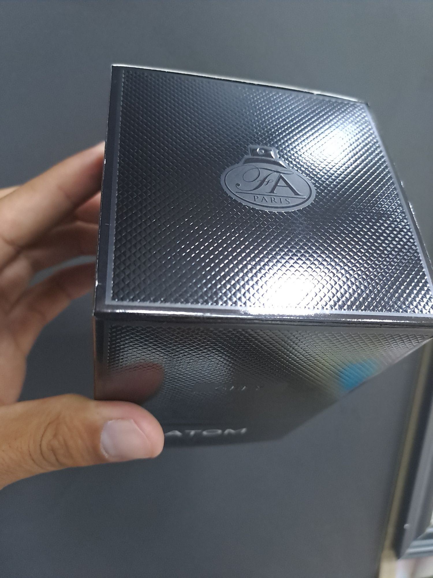 Atom Grey eau de Parfum