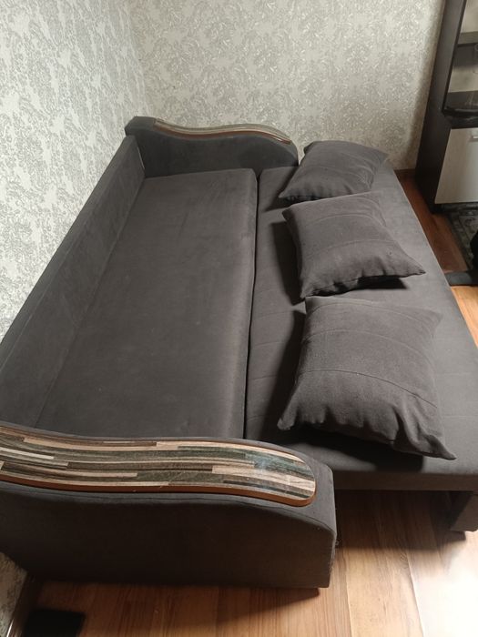 Диван и.         .