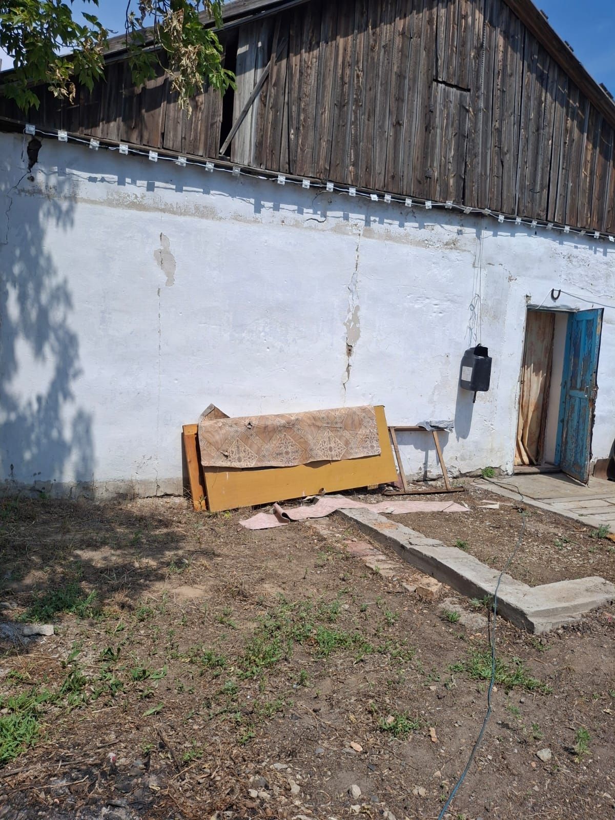 Продаётся дом можно как дачу использовать тиритория бальшая