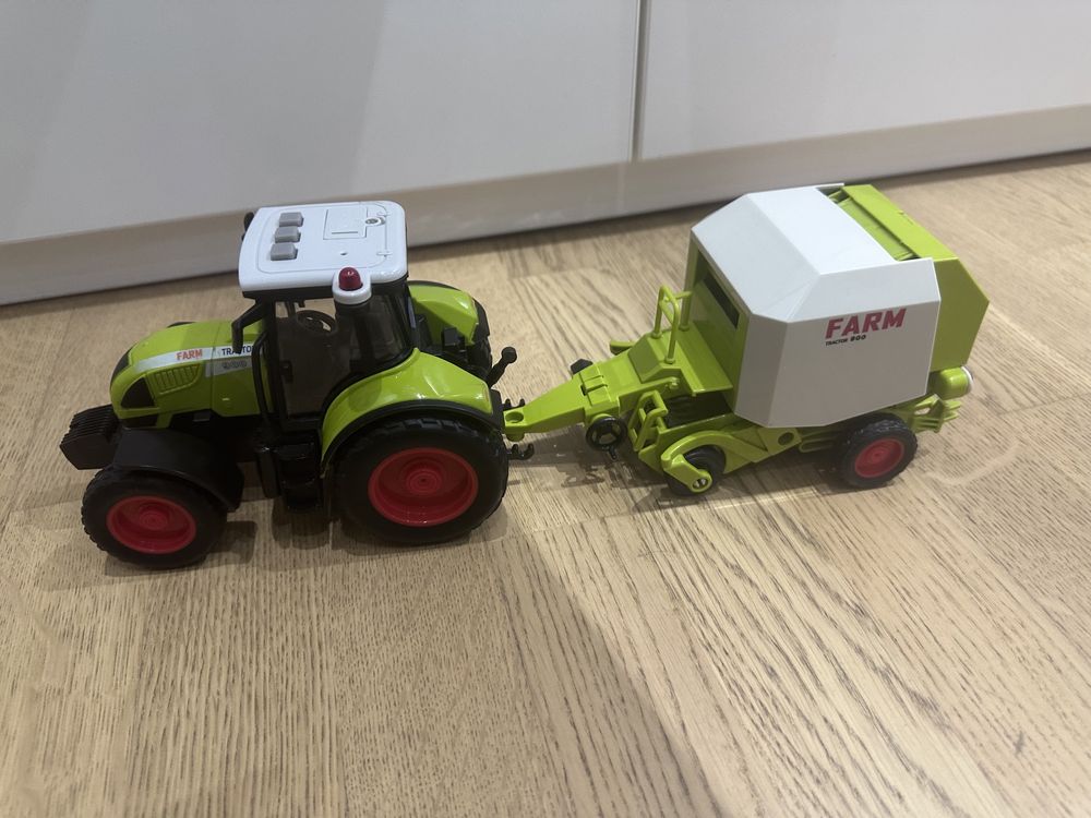 Tractor cu presa de balotat Cool Machines-
