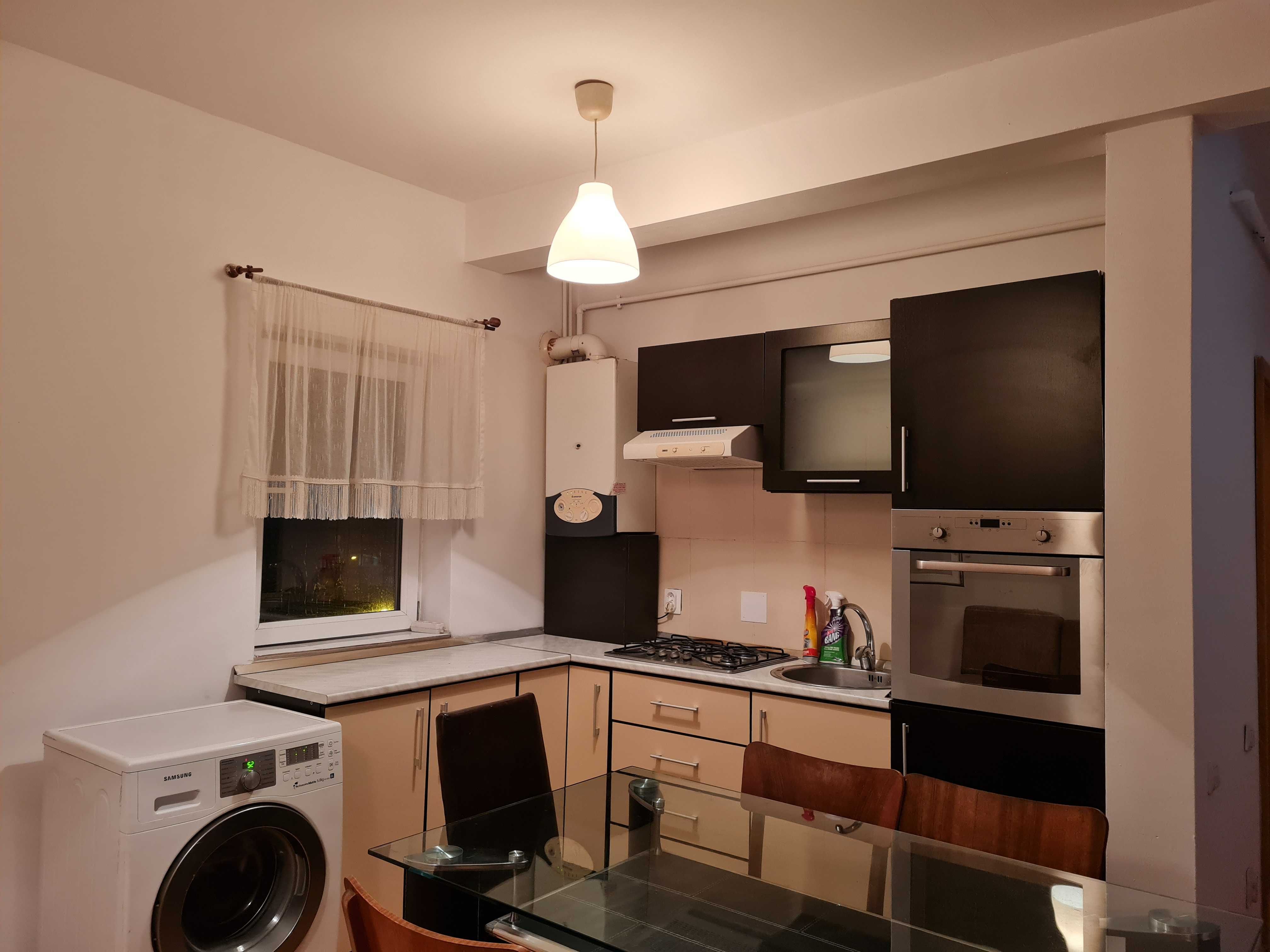 Inchiriez apartament 2 dormitoare+living in Vasile AAron(Semaforului)