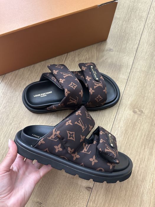 Papuci Louis Vuitton