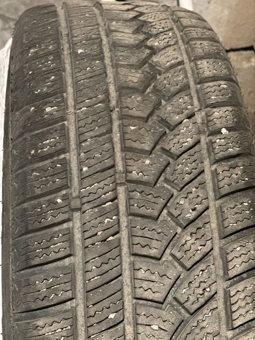 Комплект зимних шин в хрошем состоянии