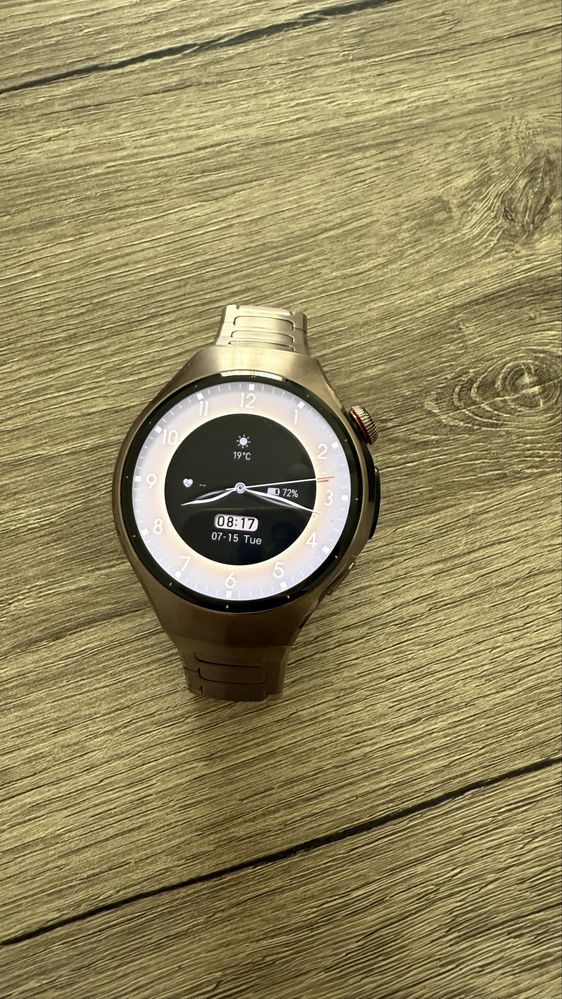 Продавам Huawei watch 5 в гаранция