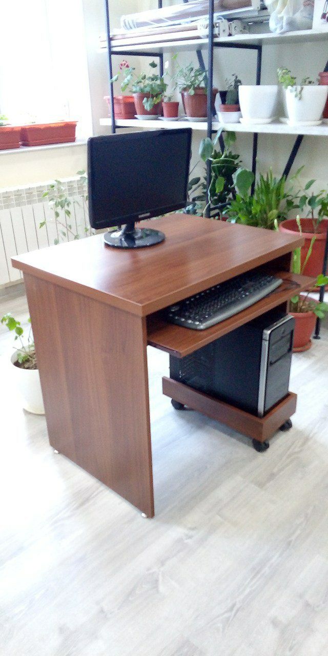 Продаются офисные и компьютерные столы