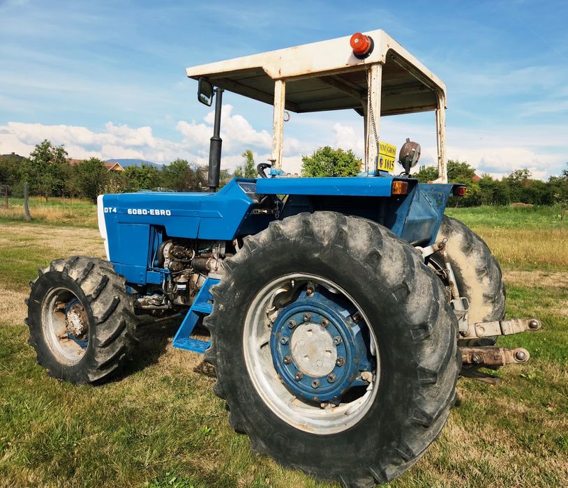 Tractor EBRO 6080 DT 4x4 motor Perkins în 4 pistosne de 80 cp