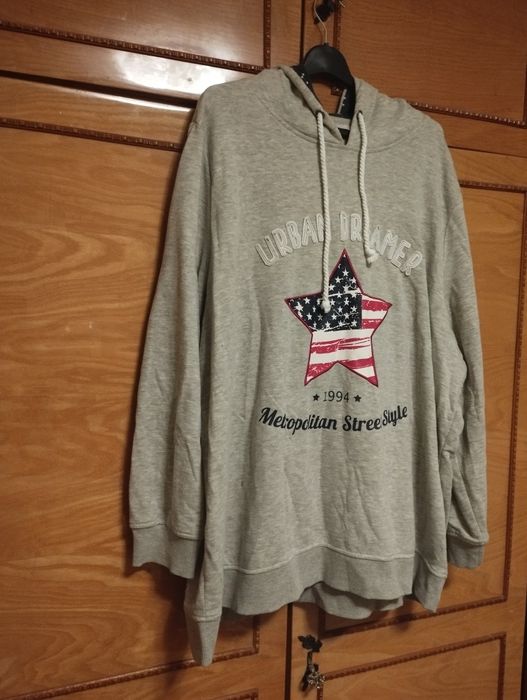 Vând hanorace și pantaloni