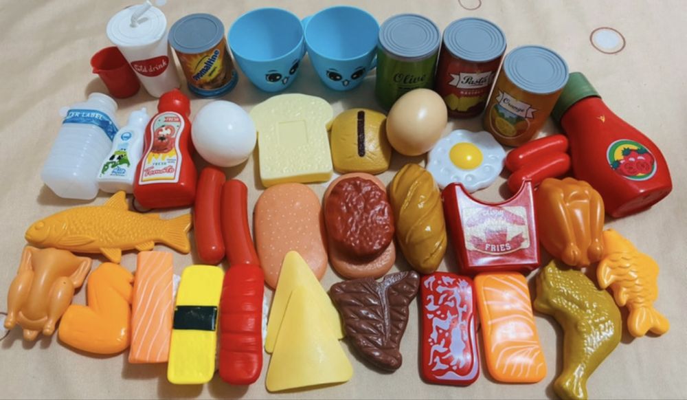 Alimente jucatie din plastic