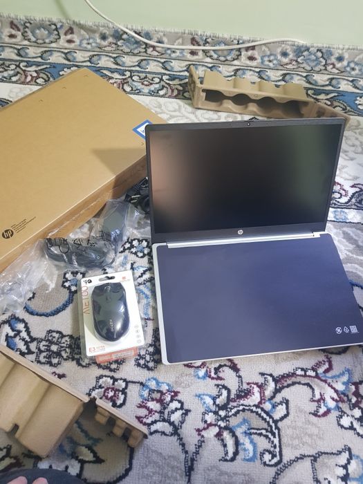 Notebook hp sotiladi yangi 10 kun buldi olganimga ishlatolmadim