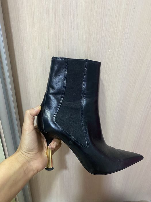 Продаються сапоги zara