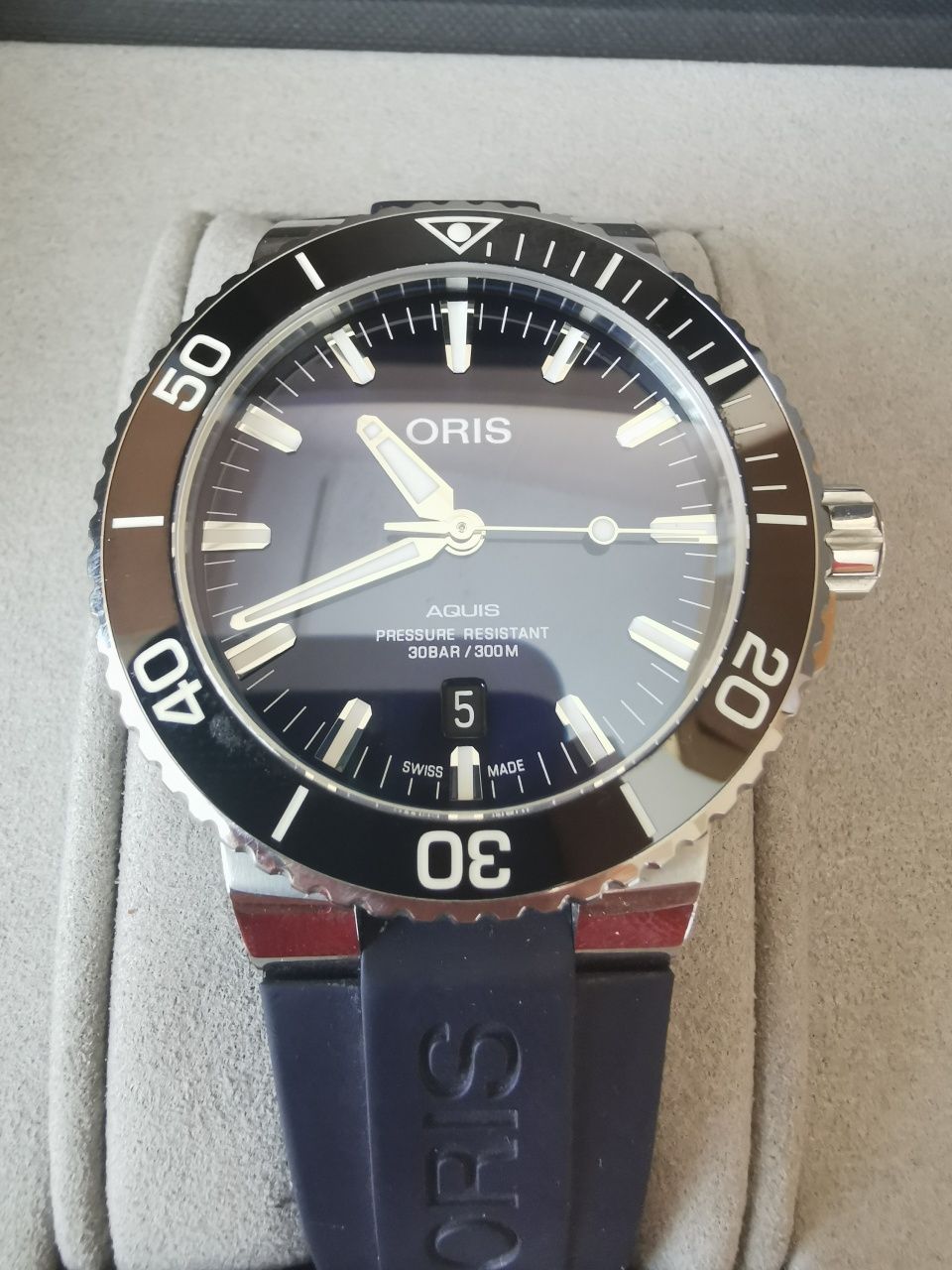 Часовник ORIS AQUIS Date