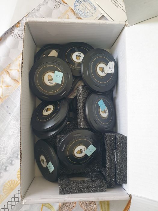 Уакирув тугмаси 2та соат сенсирли ва тугма 15 та100 доллор