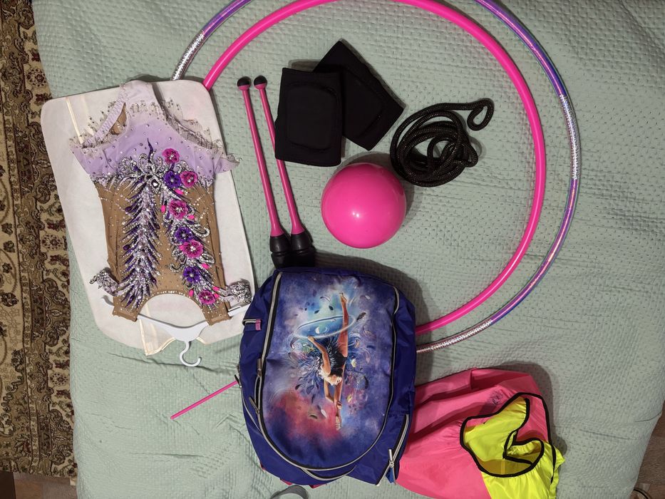 Продам для художственной гимнастики спортивные принадлежности