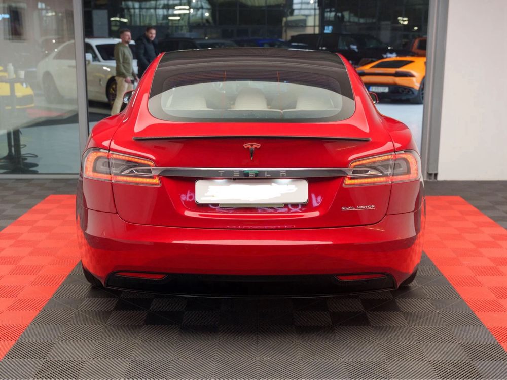 Tesla Model S 2020