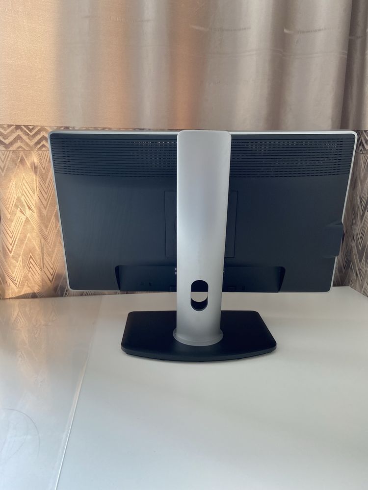Монитор DELL