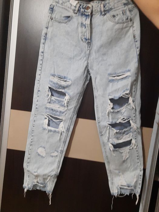 Vand 2 perechi de blugi marimea 26