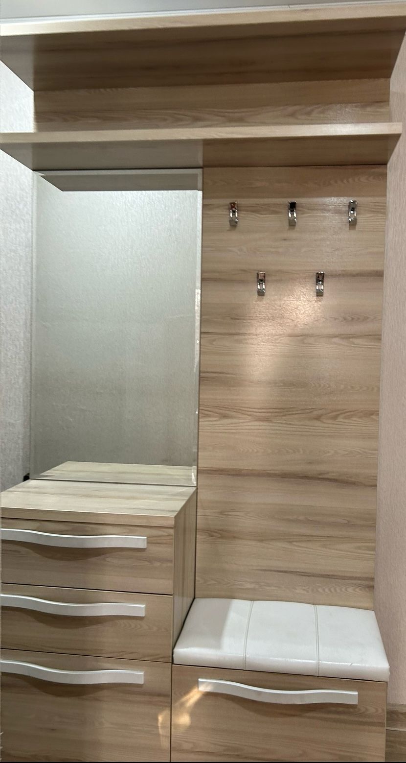 Прихожую 200×220