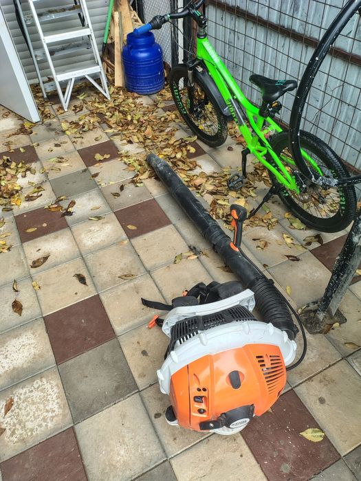 Suflantă Frunze aproape noua adusa din Elveția ,in stare impecabila.