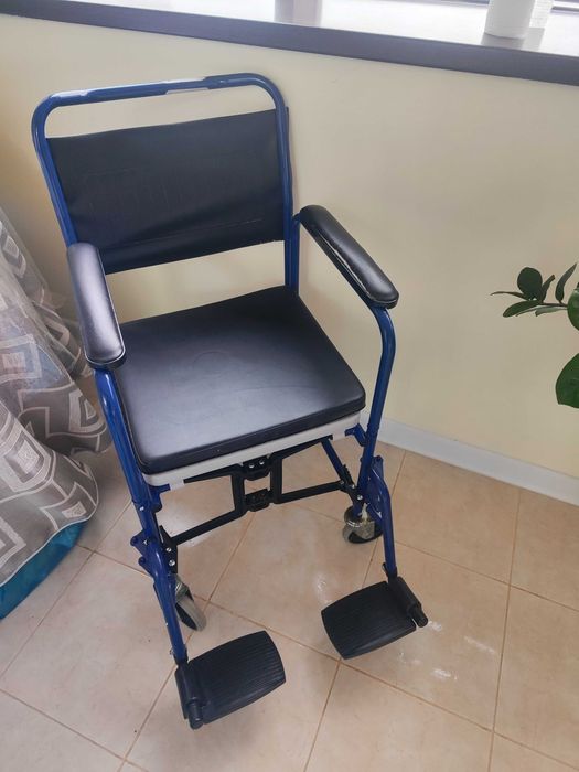 Продам инвалидное кресло