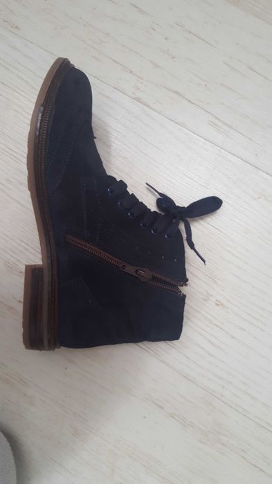 Детски обувки велур- чисто нови