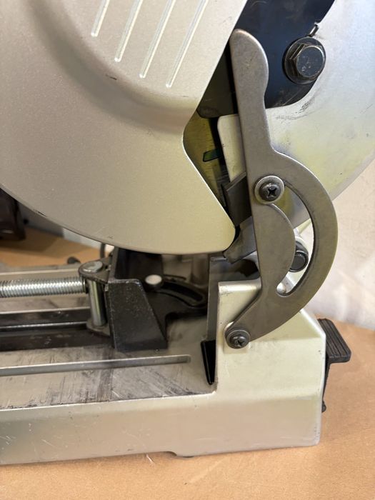 Отрезна машина Makita LC1230