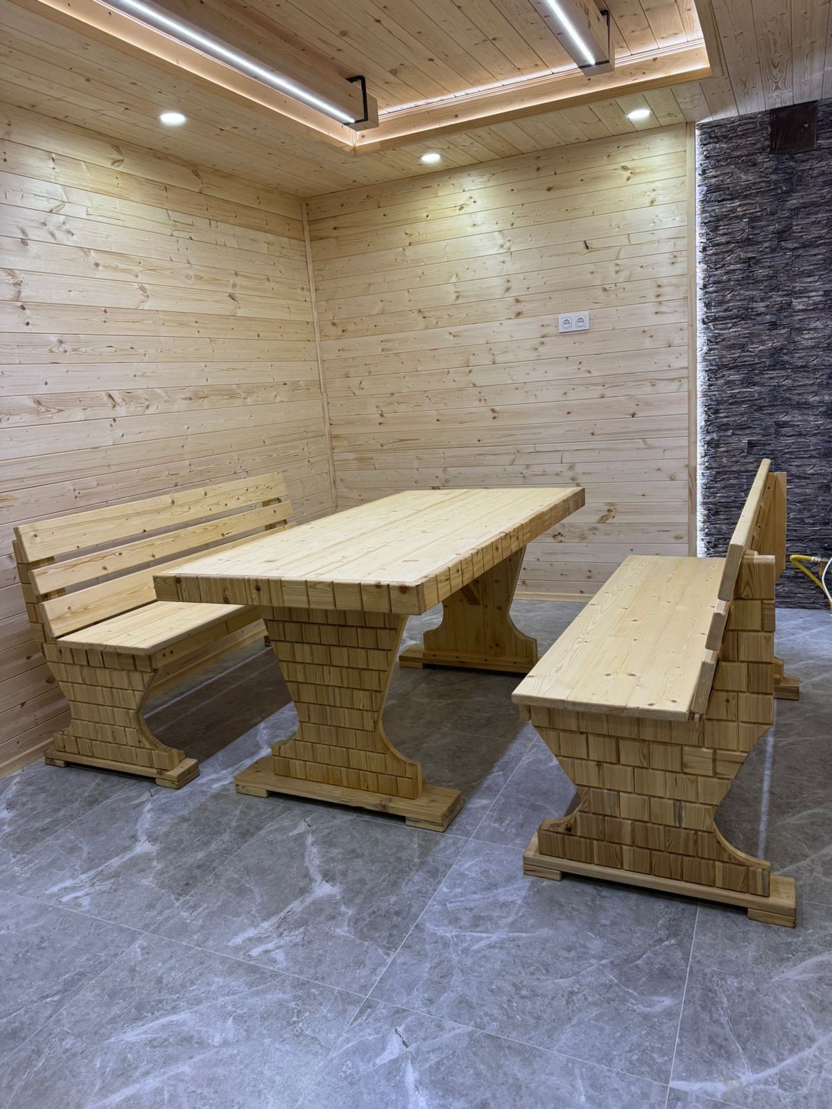 Комплекты столов со скамейками из дерева