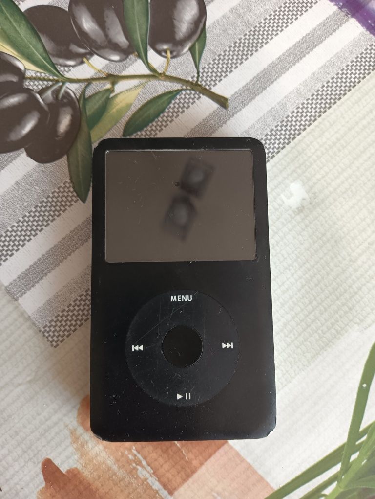 Vând iPod de 80 GB