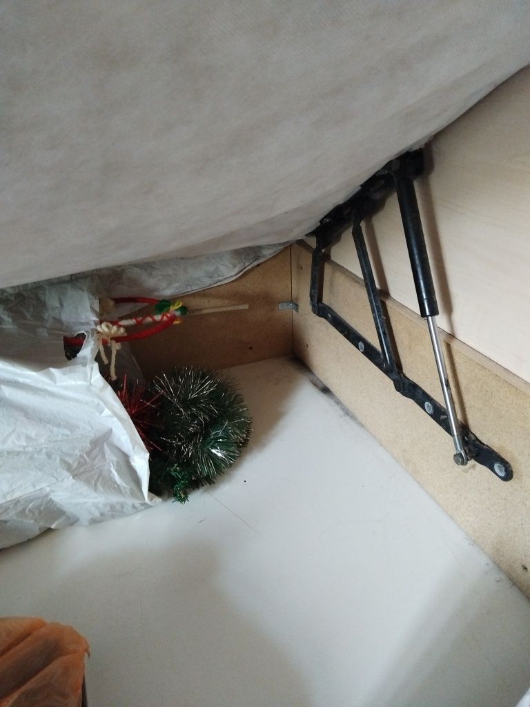 Продавам спалня с матрак