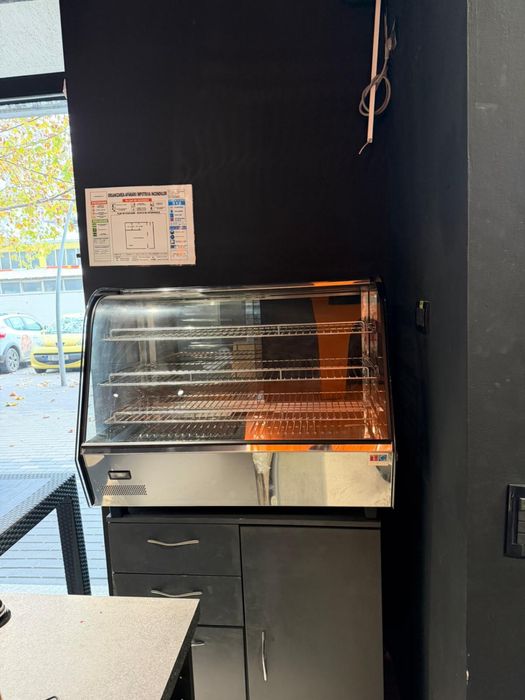Vitrina calda ca noua